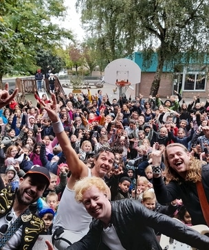 Feest op het schoolplein